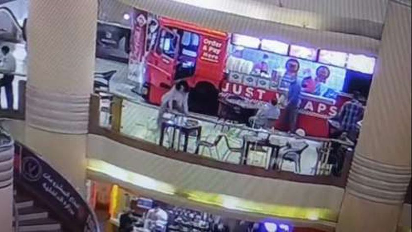بالفيديو انتحار فتاة في سيتي ستارز من الدور السادس