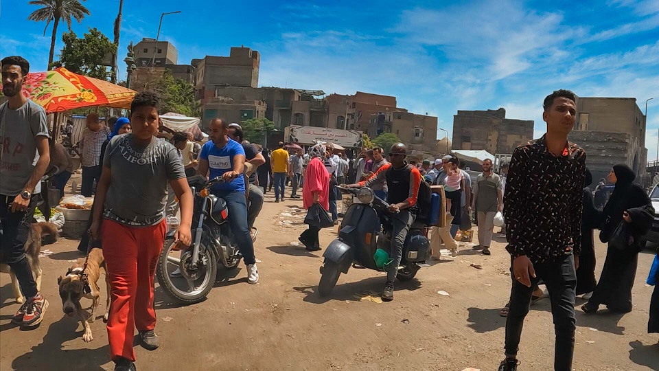 سوق الجمعة بمنطقة السيدة عائشة منتجات مستعملة رخيصة وحمام وكلاب
