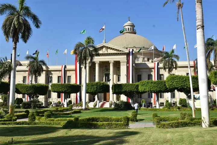 معدل القبول ورسوم التسجيل في جامعة القاهرة للوافدين 2024