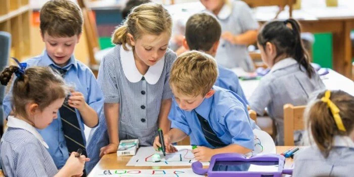 التقييمات الأسبوعية والواجبات المنزلية الموحدة لجميع المدارس