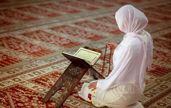 تفسير رؤيا الشخص يصلي بالمسجد لابن سيرين