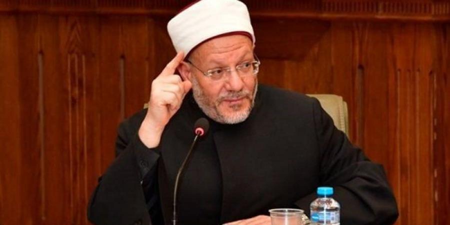 ماذا يفعل المسلم عند سماع الأذان أثناء قراءة القرآن