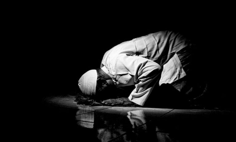 يشرح الدكتور علي جمعة كيفية الخشوع في الصلاة