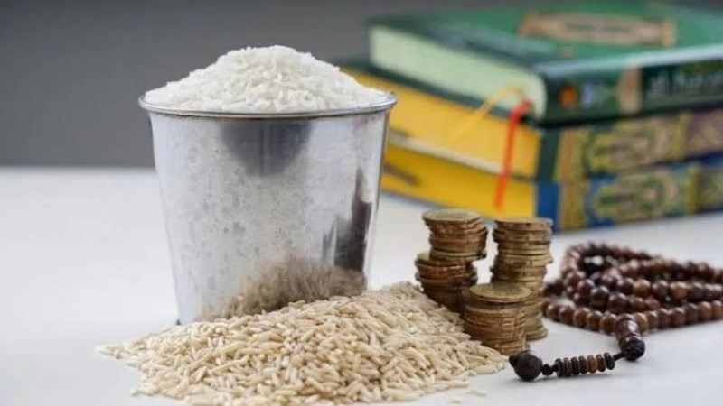 هل يجب إخراج زكاة الفطر حبوبًا أم يجوز إخراجها نقودًا؟