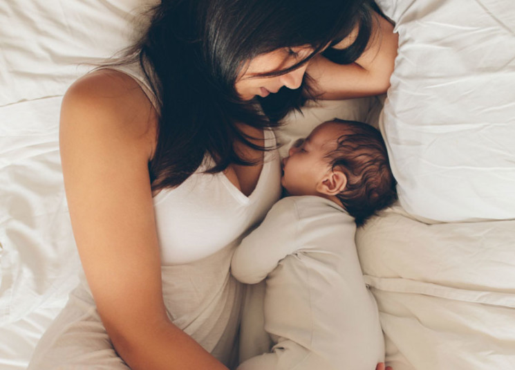 حضنكِ هو المكان الأكثر أمانًا لنوم طفلكِ