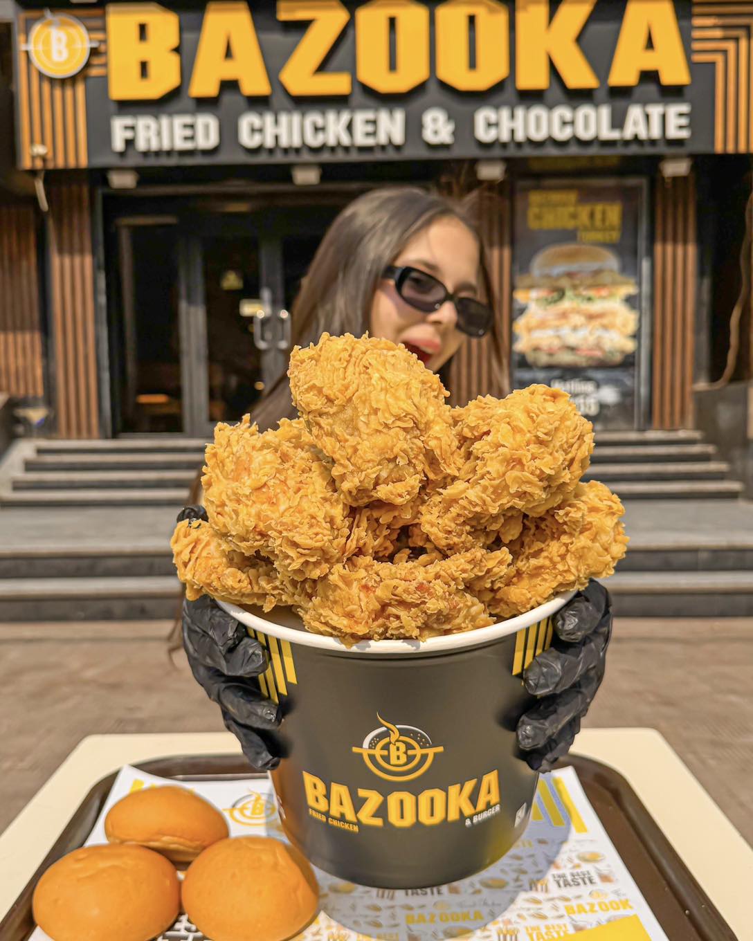 «فراخ فيها ريش»..