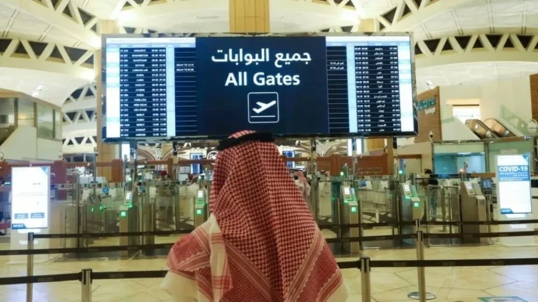 لأول مرة.. استمتع بالقراءة والعمل مجانًا في مطار المدينة المنورة