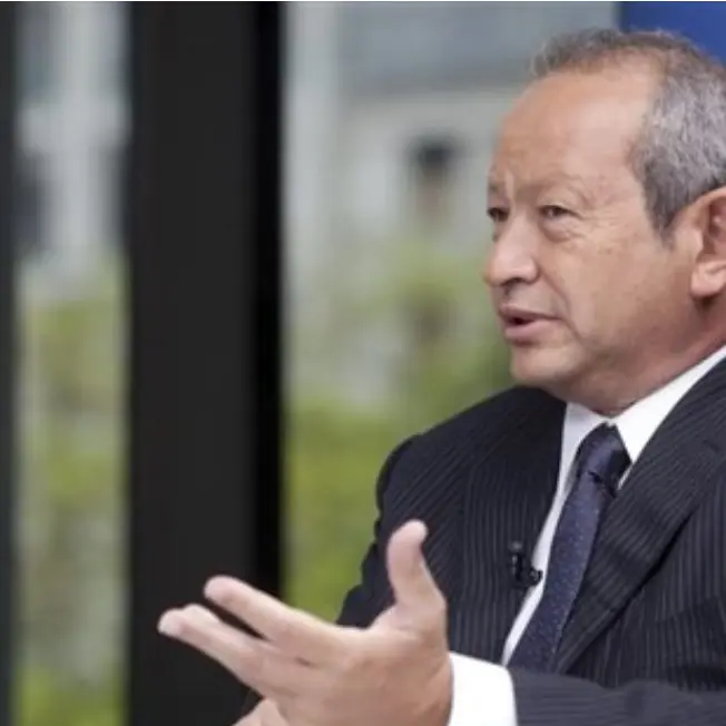 “حل خارج الصندوق لأزمة الكهرباء”.. نجيب ساويرس يقترح تحويل الكمبوندات إلى محطات طاقة شمسية