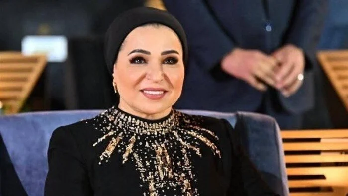 انتصار السيسي تهنئ المصريين