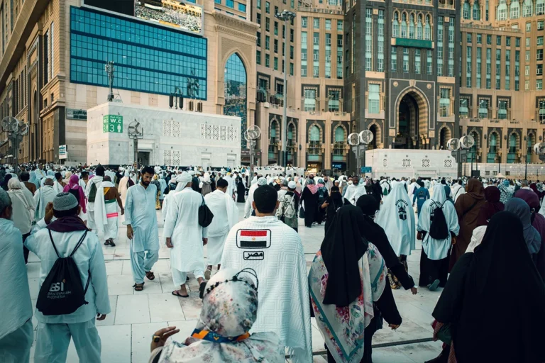 أرقام الشركات السياحية المعتمدة للحج 2026 من وزارة السياحة | طرق التواصل والحجز الرسمي