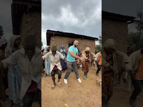 قبيلة الأقزام الافريقية !! 🇺🇬 2026