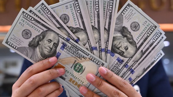 سعر الدولار في الجرايد الرسمية اليوم | آخر تحديث لسعر الدولار مقابل الجنيه المصري