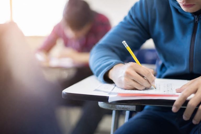 حل امتحان الإنجليزي ثانوية عامة 2026 بالإجابات النموذجية .. راجع حل جميع الأسئلة الآن