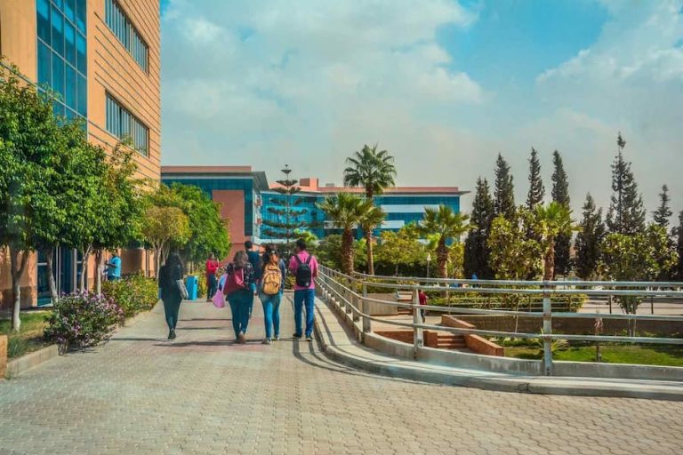 الجامعة الأمريكية أم الألمانية ؟ مقارنة شاملة بين AUC وGUC لاختيار الأفضل في 2026