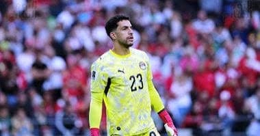 الرجل الأول في الملعب حتى الآن .. مصطفى شوبير يتألق ويحافظ على تقدم مصر أمام الأرجنتين