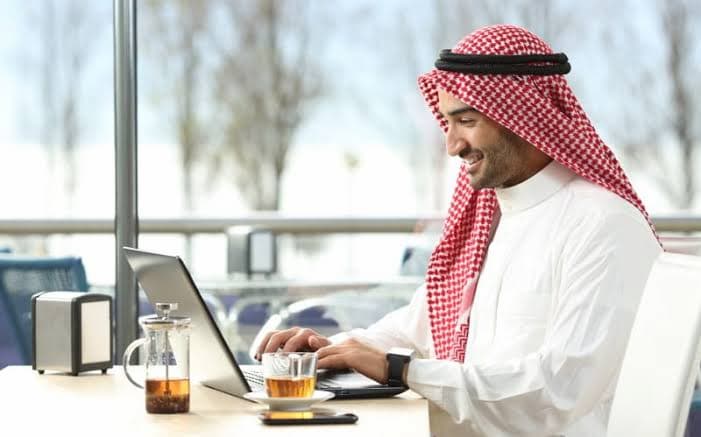 كيف تستفيد من نظام "ساعد" للباحثين عن عمل في السعودية؟ دليل التسجيل والشروط 2026