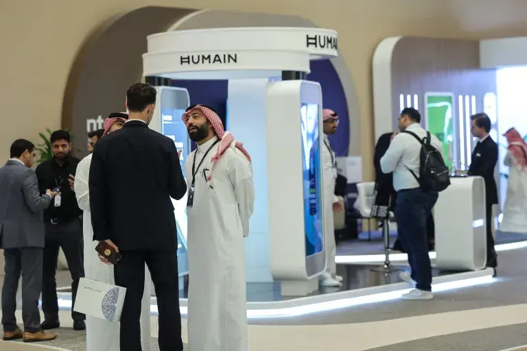 شقيقان سعوديان يحصدان 1.4 مليار دولار من الذكاء الاصطناعي.. القصة كاملة