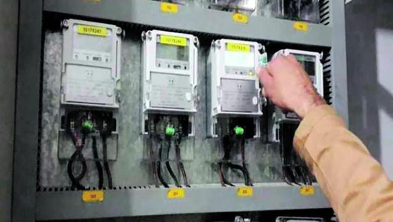 قبل ما تدفع غرامة.. 7 أخطاء في عداد الكهرباء قد تعرضك للمحضر