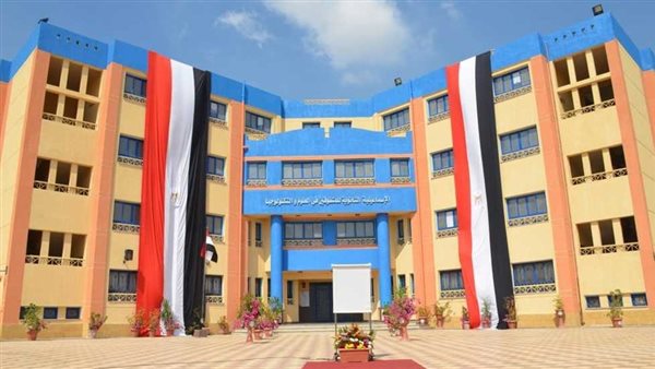مدرسة STEM دمياط تفتح من غير مدرسين؟.. ولي أمر يثير أزمة 12 ساعة سفر ويطالب بالتدخل