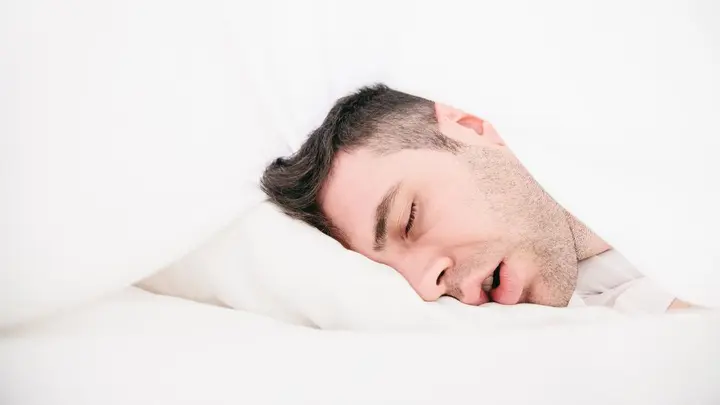 ماذا يحدث للجسم عند النوم بعد صلاة الجمعة؟.. عادات مفيدة وأخرى يجب تجنبها