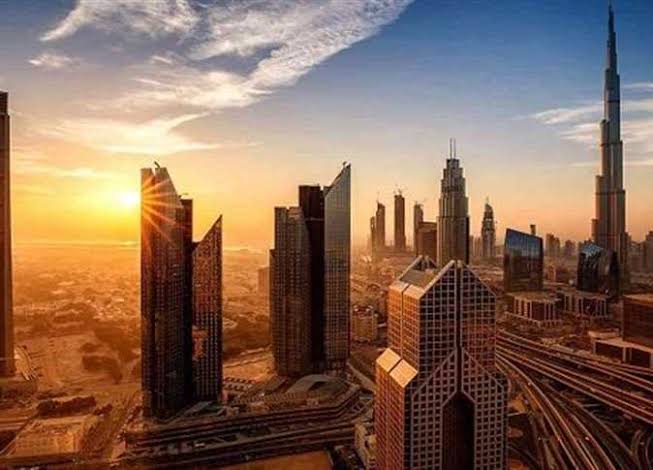 طقس الإمارات اليوم.. درجات الحرارة والرطوبة في أبوظبي ودبي والشارقة