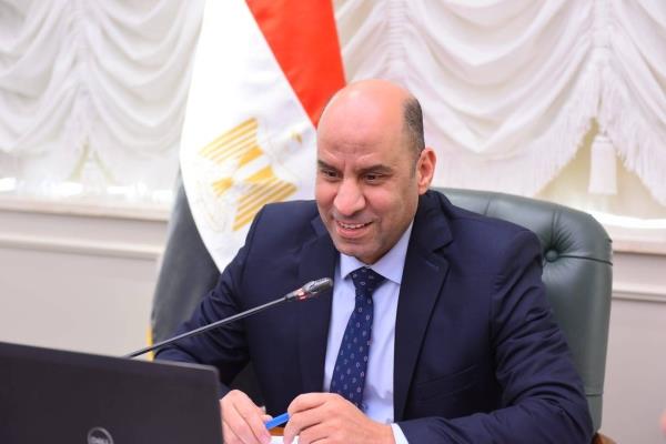وزير العمل يفتح باب العمل في إسبانيا أمام الشباب المصري .. 1200 يورو شهريًا وسكن وتذاكر طيران مجانًا